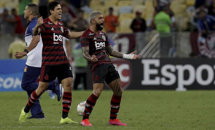 Flamengo vence Fluminense em jogo de cinco gols e vai à final da Taça Guanabara