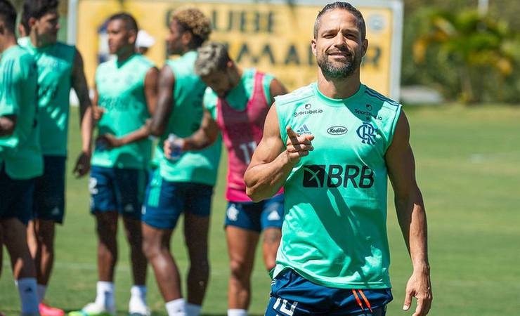 Diego e mais cinco jogadores do Flamengo testam positivo para Covid-19 no Equador