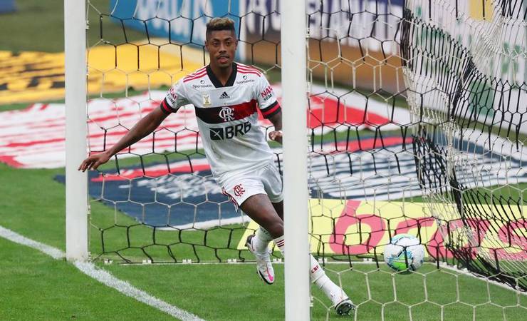 Flamengo goleia o Corinthians em jogo consistente e chega a 34 pontos no Brasileiro