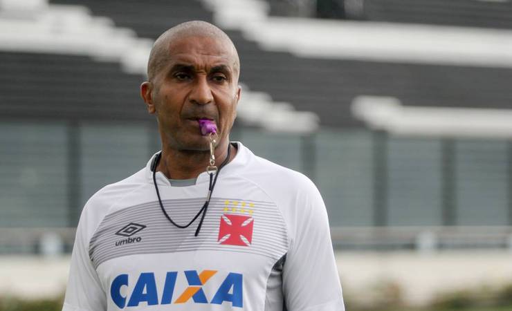 Cristóvão Borges fala sobre racismo, Carol Solberg e pausa no futebol: 'em vez de reclamar, fui me preparar'