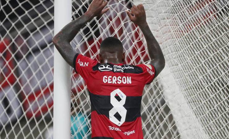 Análise: Flamengo não joga mal em derrota para o Bragantino, mas é prejudicado por decisão de Rogério Ceni