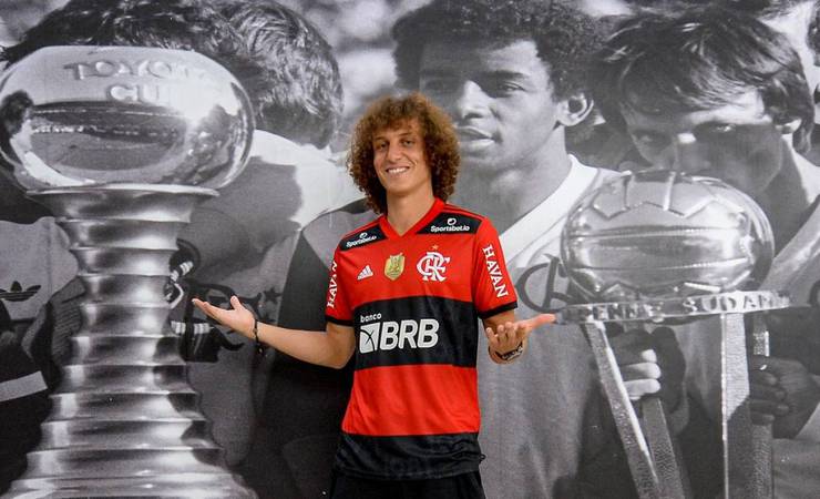 David Luiz: na expectativa do primeiro jogo pelo Flamengo, relembre outras estreias do zagueiro