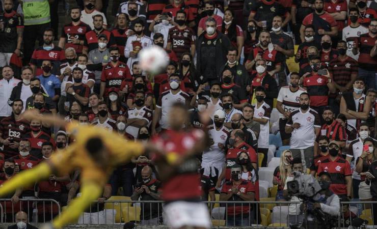 Secretário de Saúde minimiza torcedores aglomerados e sem máscara em jogo do Flamengo: 'ocorreu tudo bem'