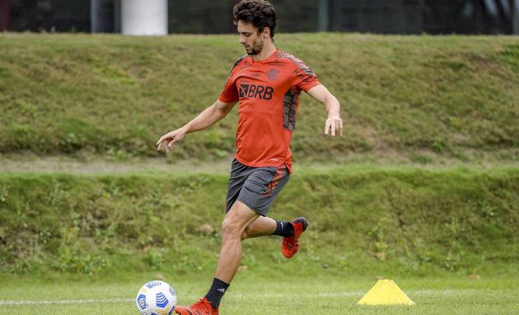 Flamengo: Rodrigo Caio faz novo procedimento no joelho e tem pré-temporada adiada