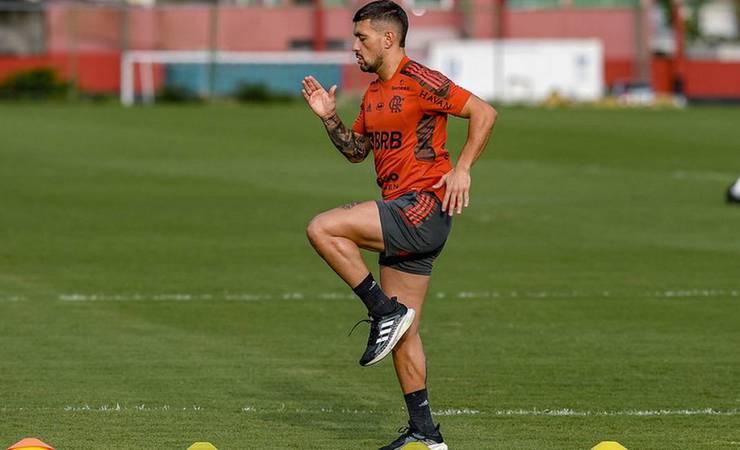 Arrascaeta, do Flamengo, volta a ser convocado pelo Uruguai para as Eliminatórias da Copa