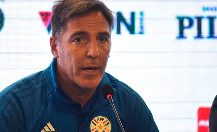 Flamengo sonda argentino Eduardo Berizzo, ex-técnico do Paraguai, e mantém leque aberto no mercado