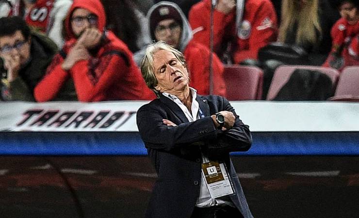 Jesus está disposto a voltar ao Flamengo, mas não se reunirá agora com dirigentes, diz jornal português