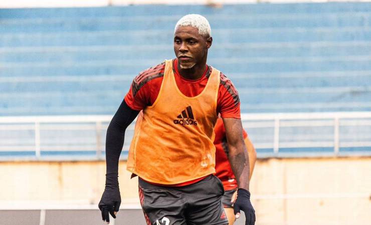 Zagueiro do Flamengo que sobreviveu a incêndio no Ninho luta contra sequelas para vingar na carreira