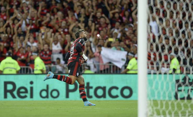 Em festa no retorno do Maracanã, Flamengo goleia o Bangu na última rodada da Taça Guanabara