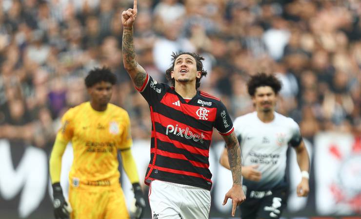 Fora da temporada por lesão no joelho, Pedro é o brasileiro com mais gols e finalizações certas no ano