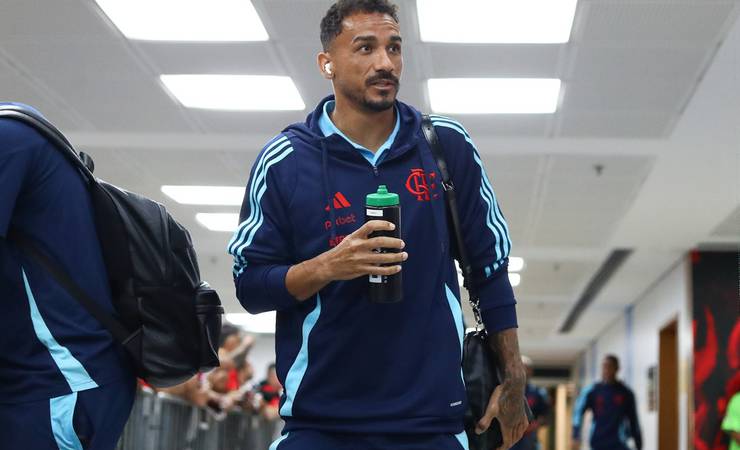 Após quase dois meses sem atuar, Danilo é relacionado para Flamengo x Grêmio