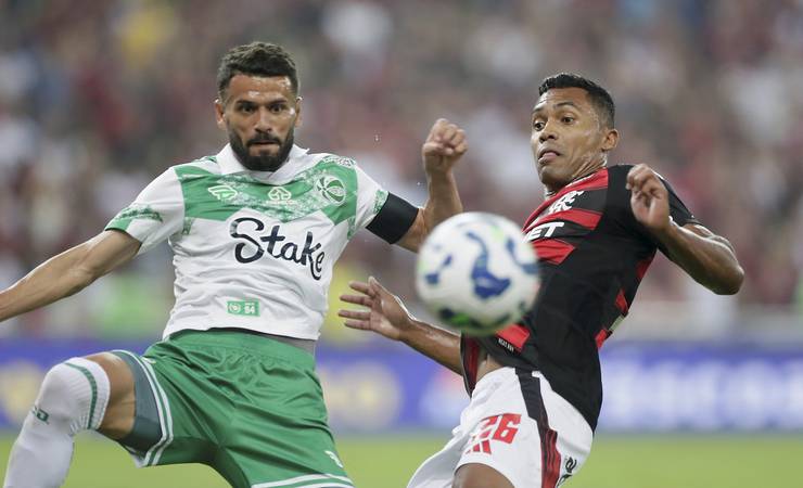 Alex Sandro tem edema detectado na coxa esquerda e deve ser desfalque em Flamengo x Vasco