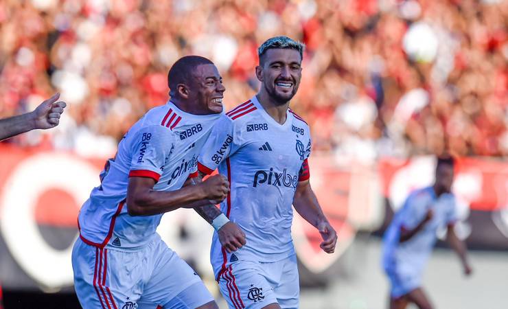 Flamengo estreia no Brasileiro com vitória sobre o Atlético-GO em jogo marcado por polêmicas