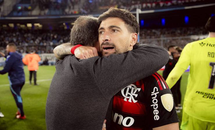 Arrascaeta pede respeito ao Flamengo após provações e caminho à final da Libertadores