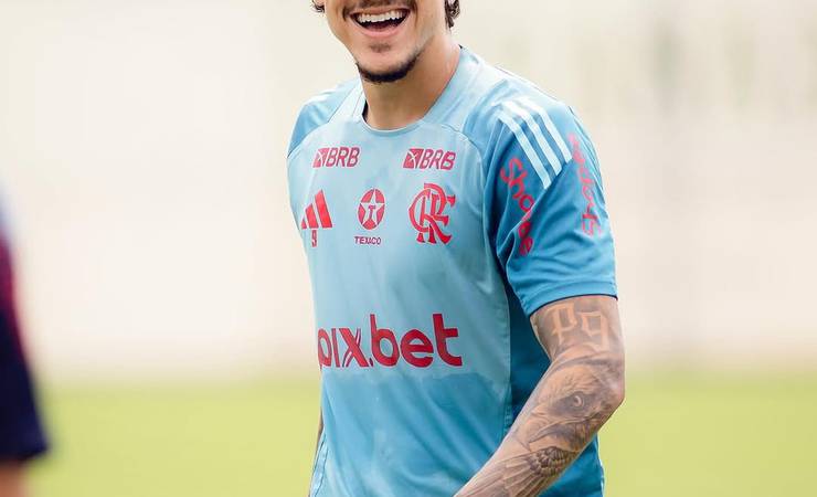 Pedro volta a treinar com bola com grupo no Flamengo e celebra: 'Saudade de estar junto a todos'