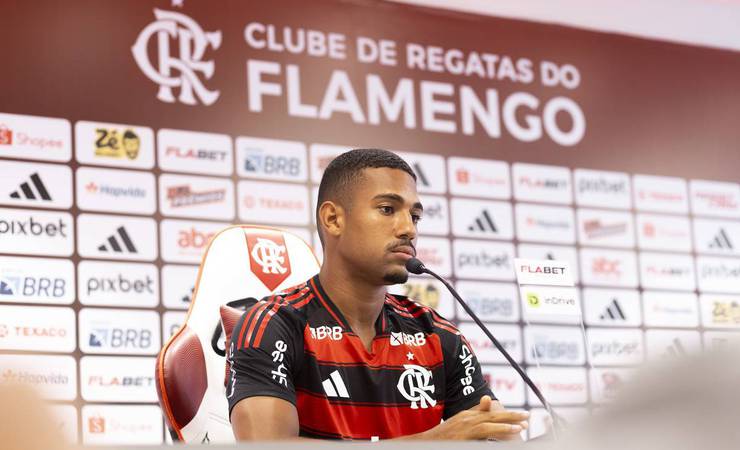 Mais caro da história do Flamengo, Samuel Lino explica passagem na base e afirma que 'números não entram em campo'