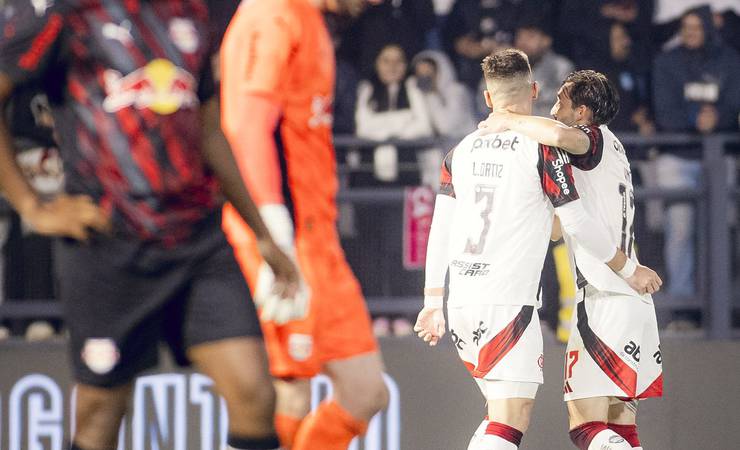 Flamengo não perdoa espaços e vira sobre o Bragantino com gol de Wesley; leia análise