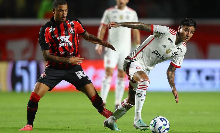 Bruno Henrique decide contra o Vitória e dá ao Flamengo o primeiro triunfo no Brasileiro