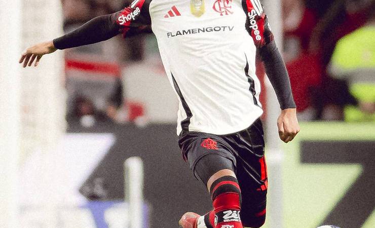 De la Cruz retorna ao Flamengo e ignora polêmica sobre condição física