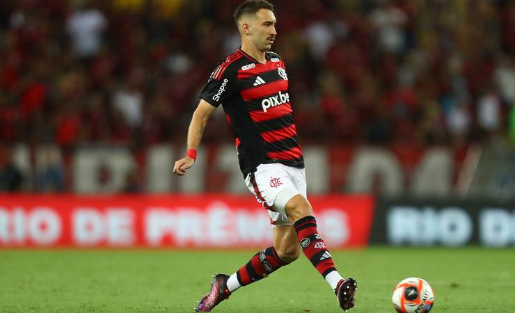 Após Flamengo eliminar Vasco, Léo Ortiz revela dificuldades jogando no gramado sintético: 'Dois dias com dor'