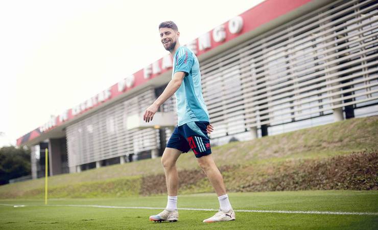Jorginho e Varela são dúvidas para o Flamengo enfrentar o Juventude no Brasileirão