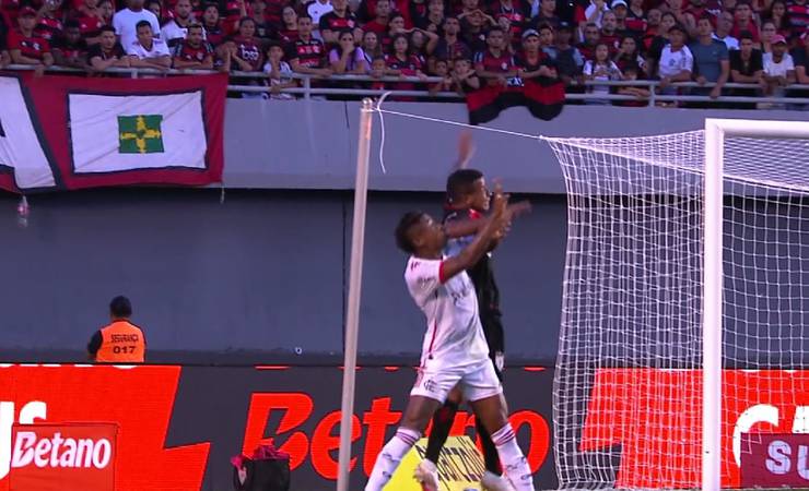 Atlético-GO x Flamengo: CBF divulga áudios do VAR de lances polêmicos do jogo