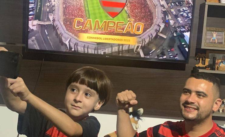 Superação e emoção: Davi, 7 anos, celebra a Libertadores do Flamengo em casa