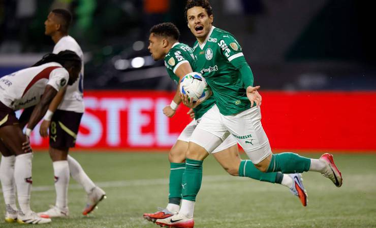 Palmeiras Goleia LDU e Avança à Final da Libertadores com Destaques de Allan e Veiga