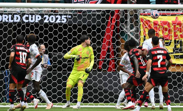 Contra o Bayern, Flamengo sofre três gols pela primeira vez sob o comando de Filipe Luís