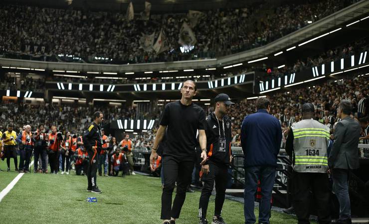 Filipe Luís rechaça obrigação por títulos após eliminação do Flamengo na Copa do Brasil: 'Ninguém controla'