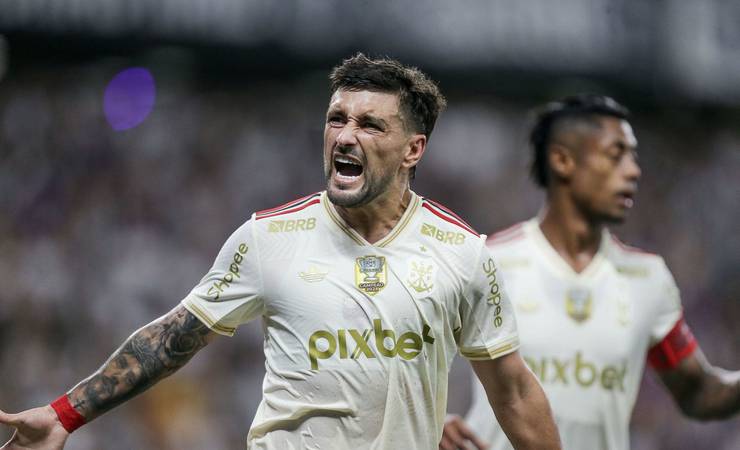 Flamengo cede empate ao Ceará em falha de Rossi, mas segue na liderança do Brasileirão