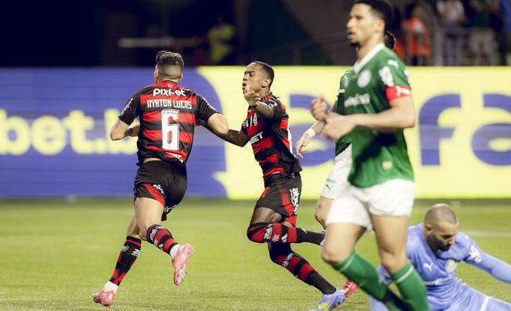 Artilheiro do Flamengo no Carioca, Wallace Yan desponta com assistência importante e tenta se firmar
