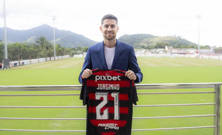 Flamengo anuncia contratação de Jorginho por três temporadas