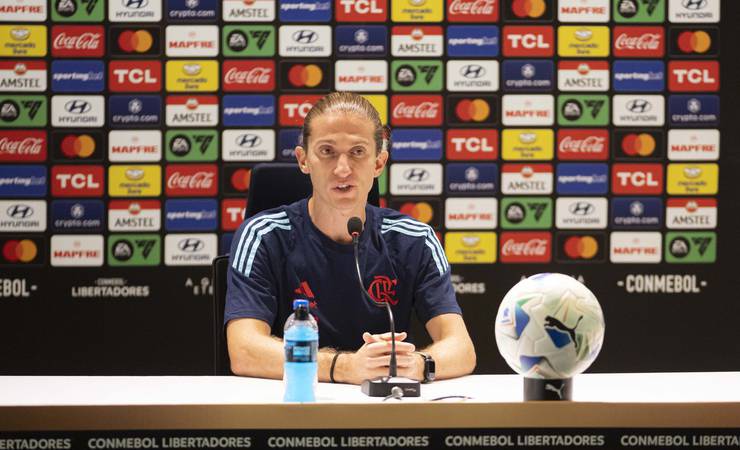 Filipe Luís explica estratégia em empate entre LDU e Flamengo: 'Queríamos fazer com que corressem atrás da bola'