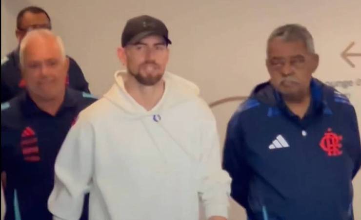 Novo reforço do Flamengo, Jorginho desembarca no Rio de Janeiro