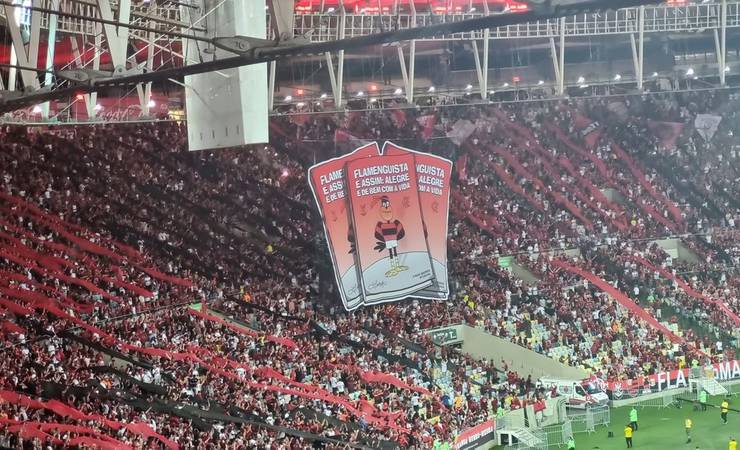 Torcida do Flamengo faz homenagem a Ziraldo em mosaico no Maracanã