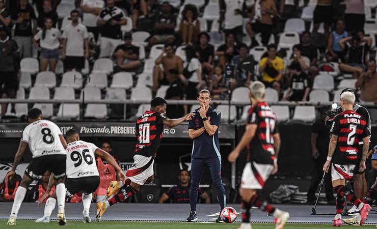 Vasco x Flamengo pela semifinal do Carioca registra pior público do clássico em seis anos