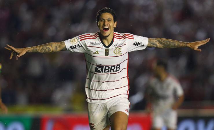 Flamengo domina o América-MG e iguala pontuação do líder Palmeiras