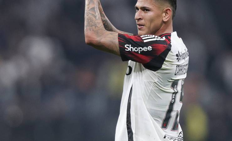 Carrascal brilha com assistências e Flamengo vence Corinthians por 2 a 1 no Brasileirão