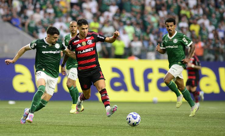 Luiz Araújo se diz em sua melhor fase do Flamengo e comemora classificação sofrida: "Haja coração"