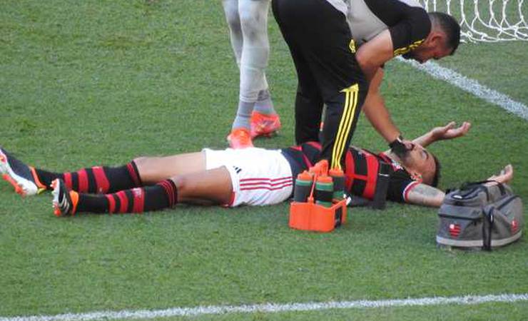 Fabrício Bruno sofre trauma no rosto e é substituído em Flamengo x Madureira