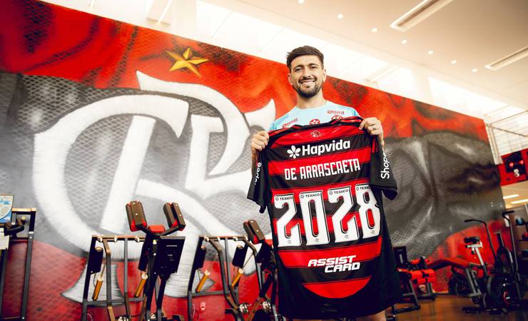 Arrascaeta renova até 2028, e Flamengo homenageia ídolo no Maracanã
