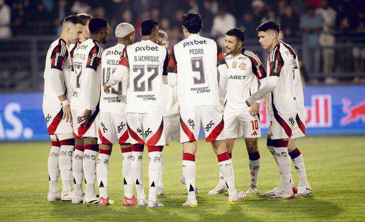 Análise: com dedo de Filipe Luís, Flamengo mostra nova face em virada sobre o Bragantino