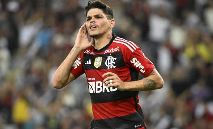 Decisivo em clássicos pelo Flamengo, Ayrton Lucas busca primeiro gol contra o Botafogo