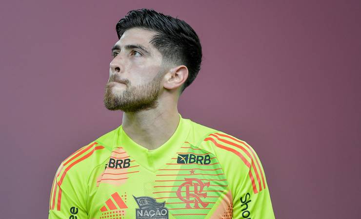 A bronca, uma defesa e o protagonismo: como Rossi foi o herói da sofrida classificação do Flamengo