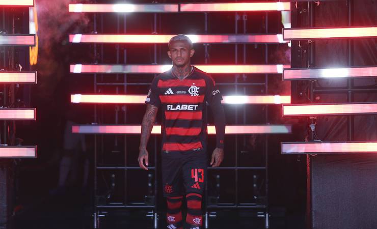 Flamengo avança em renovação com Varela e vê assédio por Wesley crescer na Copa de Clubes
