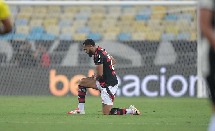 Exame de Juninho não indica lesão, e Flamengo tenta recuperar atacante e Ayrton Lucas para jogo contra Vasco