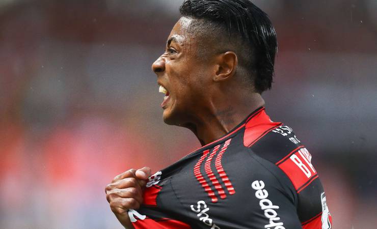 Bruno Henrique chega a 300 jogos no Flamengo neste domingo; veja 10 partidas marcantes do atacante