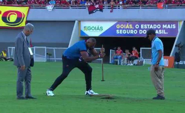 Atlético-GO x Flamengo: campo do Serra Dourada leva "martelada" para nivelar gramado; veja
