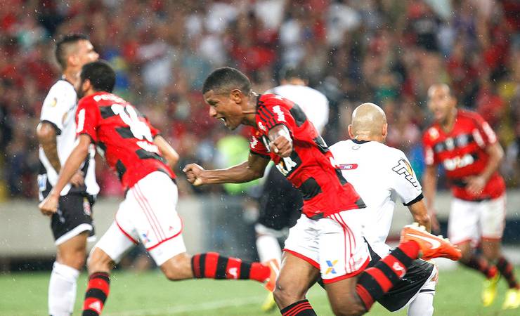 Lembra dele? Hoje empresário, Márcio Araújo não esquece gol de título no Flamengo x Vasco: "Foi milagre"